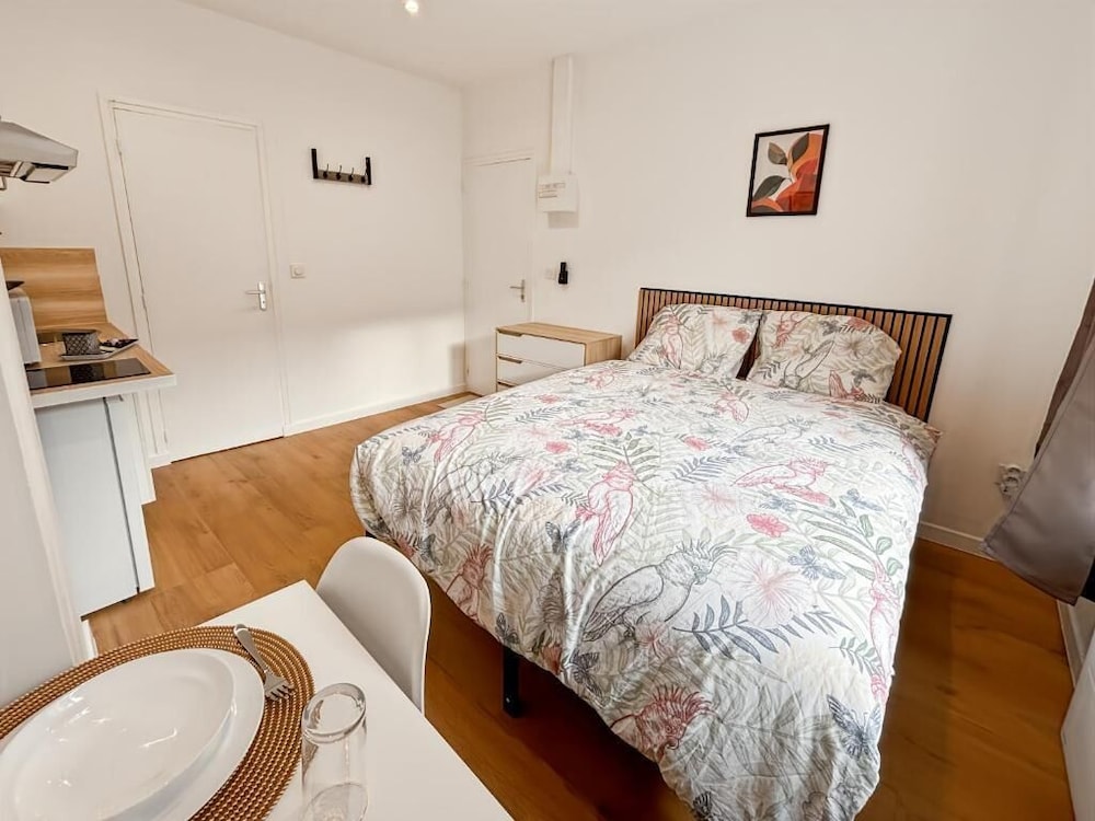 Au42bisjm - carbon neutral hotel in Cambrai