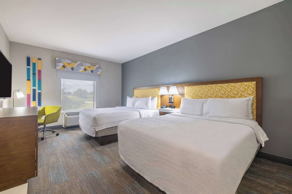 Hampton Inn & Suites Brenham - photo 3