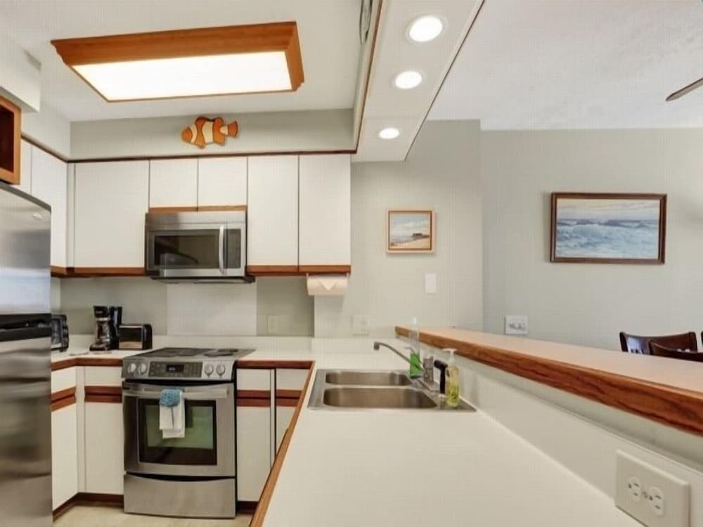 Beach Blanket Spacious Condo With Private Beach Access And Resort Amenities 3 Bedroom Condo by RedAwning - photo 11