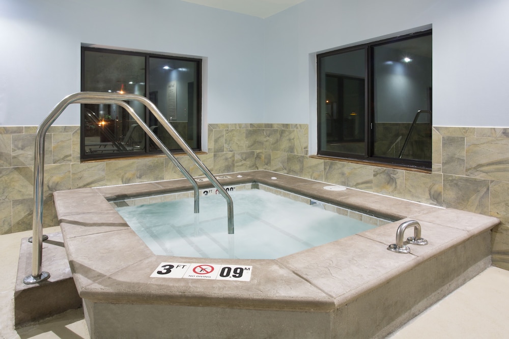 Holiday Inn Express Hotel & Suites Concordia by IHG - photo 21