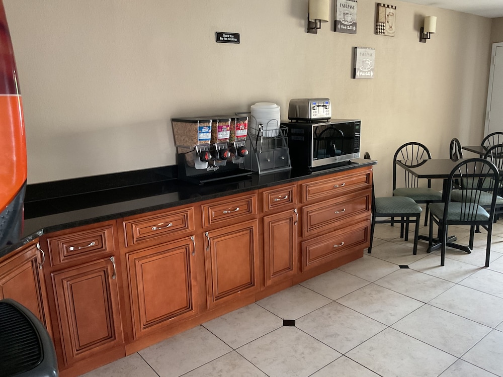 Super 8 by Wyndham Chattanooga East Ridge - photo 48