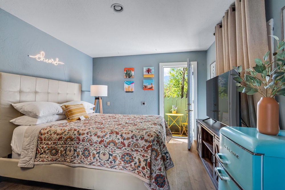 Cinnamon Bear Creekside Inn - photo 12