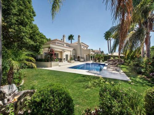 Amazing Algarve Villa 5 Bedrooms Villa Lillian Private Pool & Ping Pong — 4-Star Luxury Hotel in Almancil, Portugal