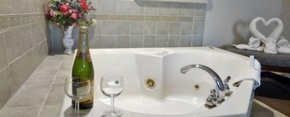 Hearthstone Inn & Suites - photo 15