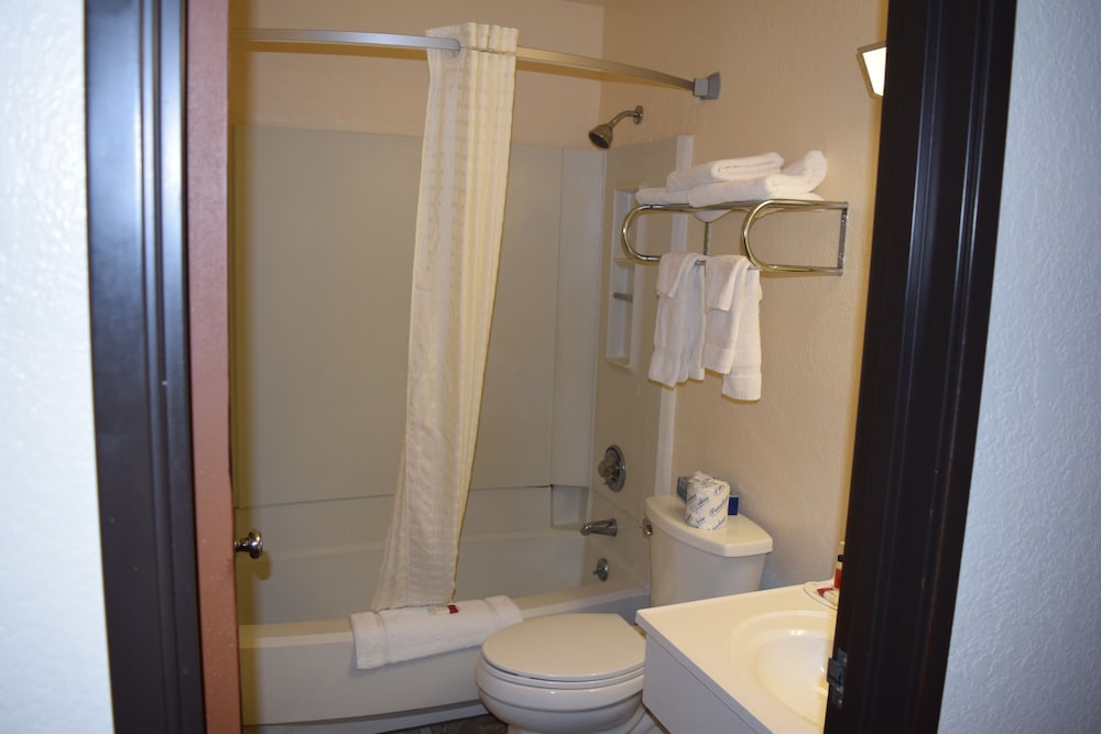 Super 8 by Wyndham Saginaw - photo 26