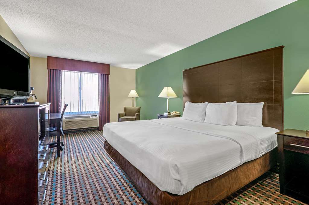 La Quinta Inn by Wyndham Columbia SE Fort Jackson - photo 33