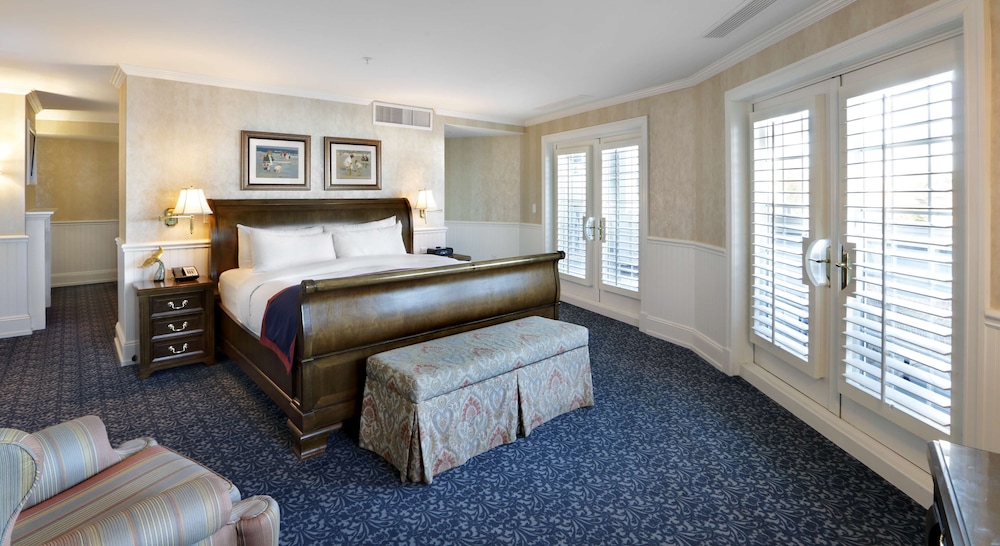 Madison Beach Hotel - photo 17