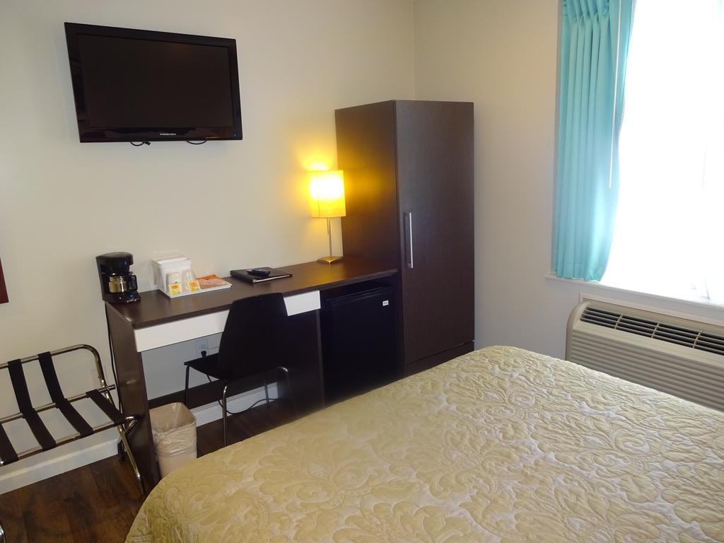 Super 8 By Wyndham Brooklyn Park Slope Hotel - photo 10