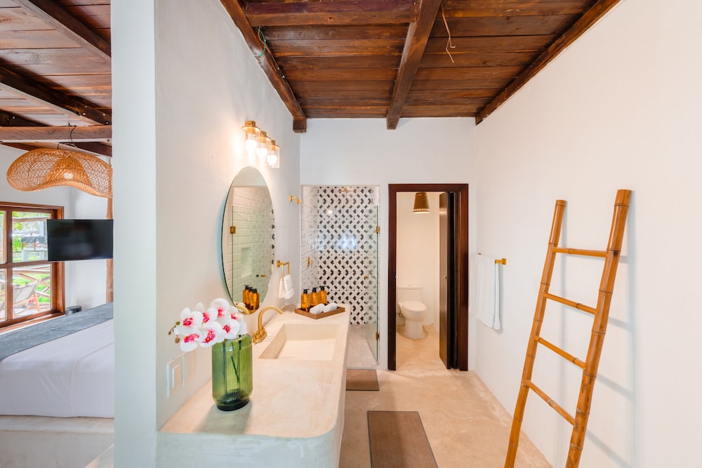 Azulea Bacalar Hotel & Spa Lagoon Front