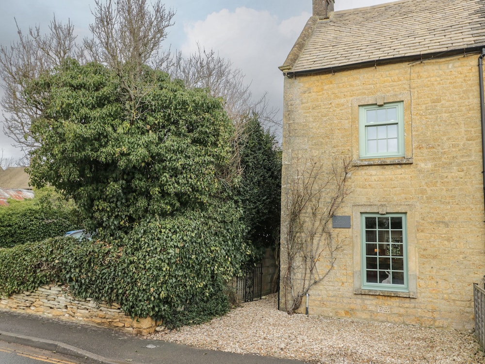 Barton Cottage — 4-Star Luxury Hotel in Cheltenham, United Kingdom