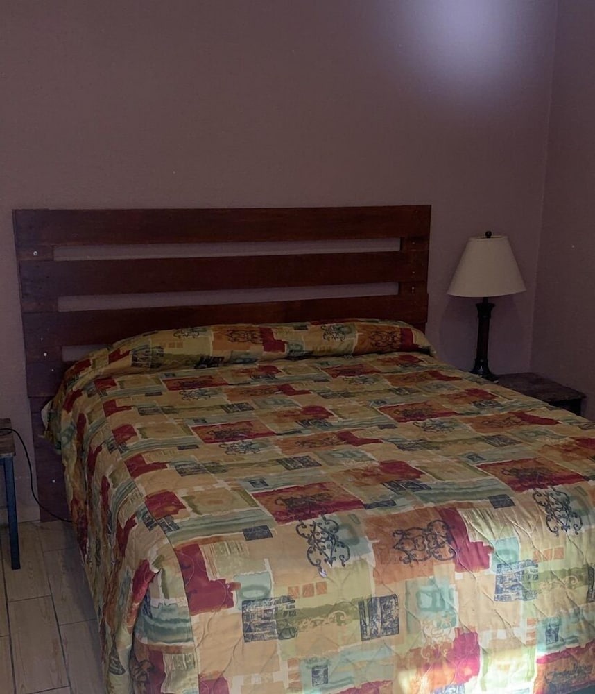 Carlton Motel - photo 4