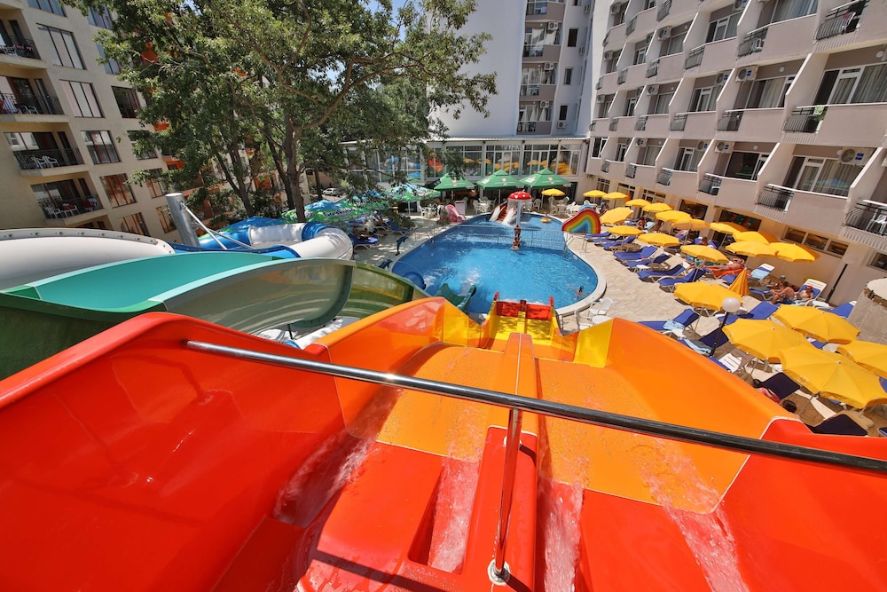 Prestige Deluxe Hotel Aquapark Club All inclusive — hotel in Zlatni Pyasatsi