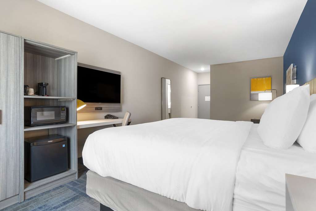 Comfort Inn and Suites Destin Near Henderson Beach - photo 38
