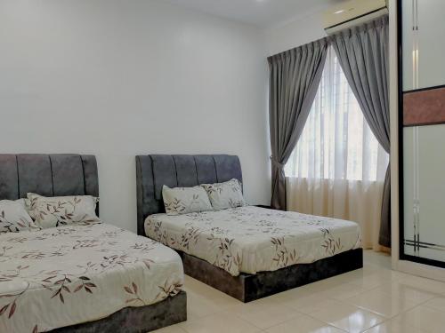 NEW Stylish 18Pax 4BR House Semabok 5mins to Town — 4-Star Luxury Hotel in Malacca, Malaysia