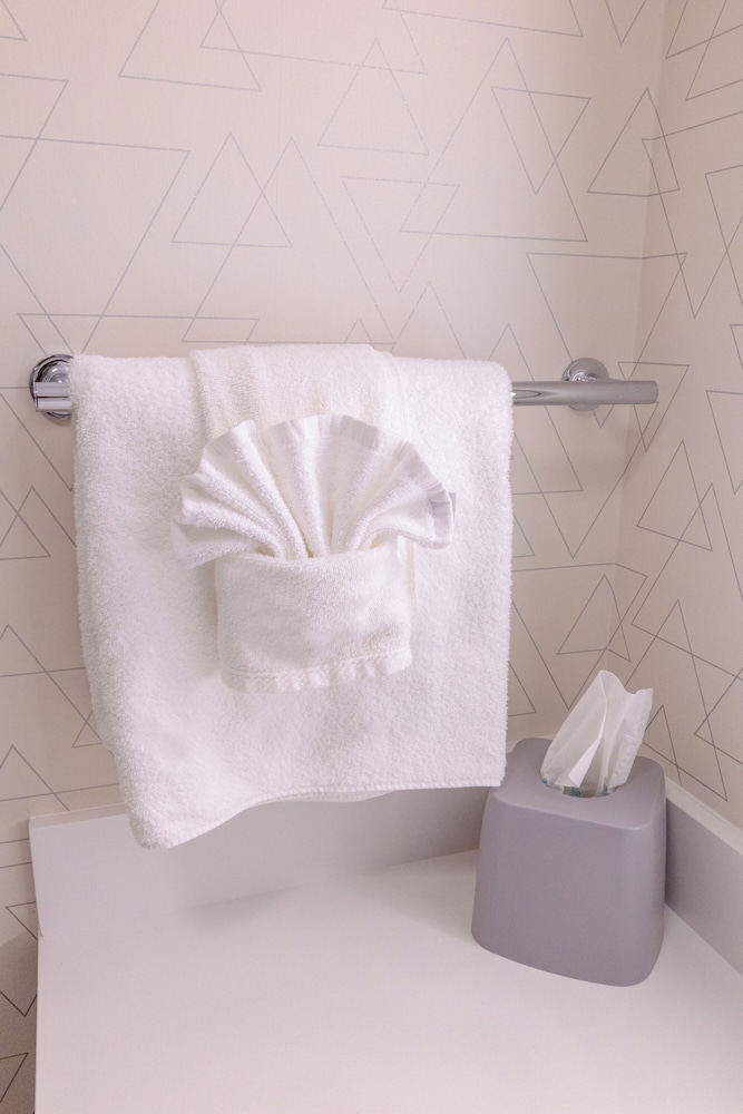 Holiday Inn Express Hotel of Neptune by IHG - photo 70