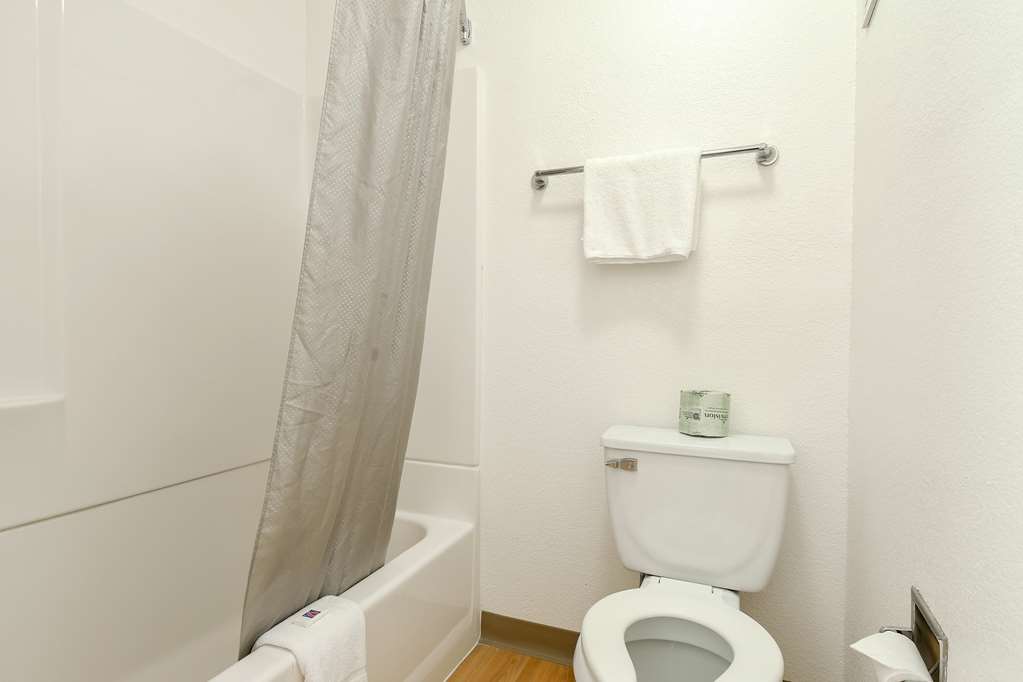 Motel 6 San Diego CA Hotel Circle Mission Valley - photo 17