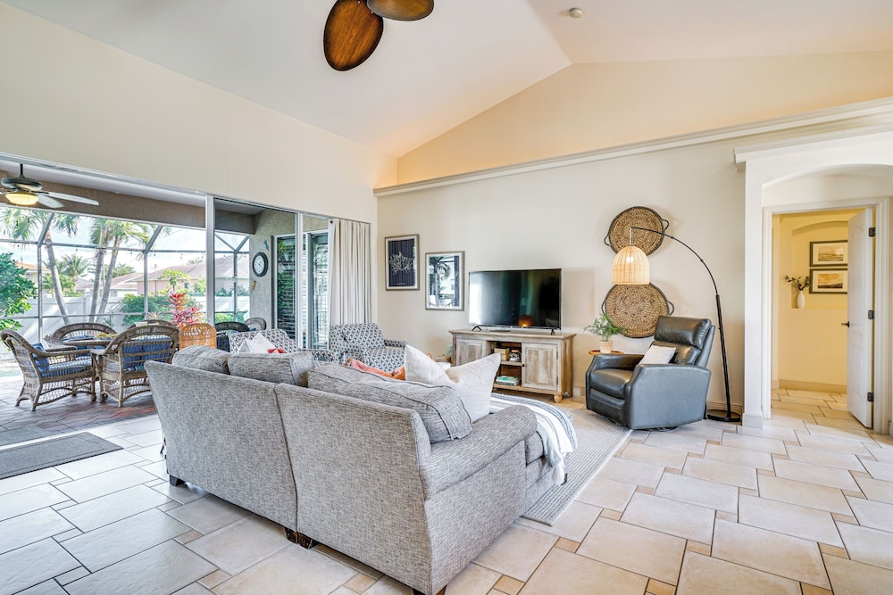 Spacious Oasis w Lagoon Pool & Spa in Cape Coral - photo 16