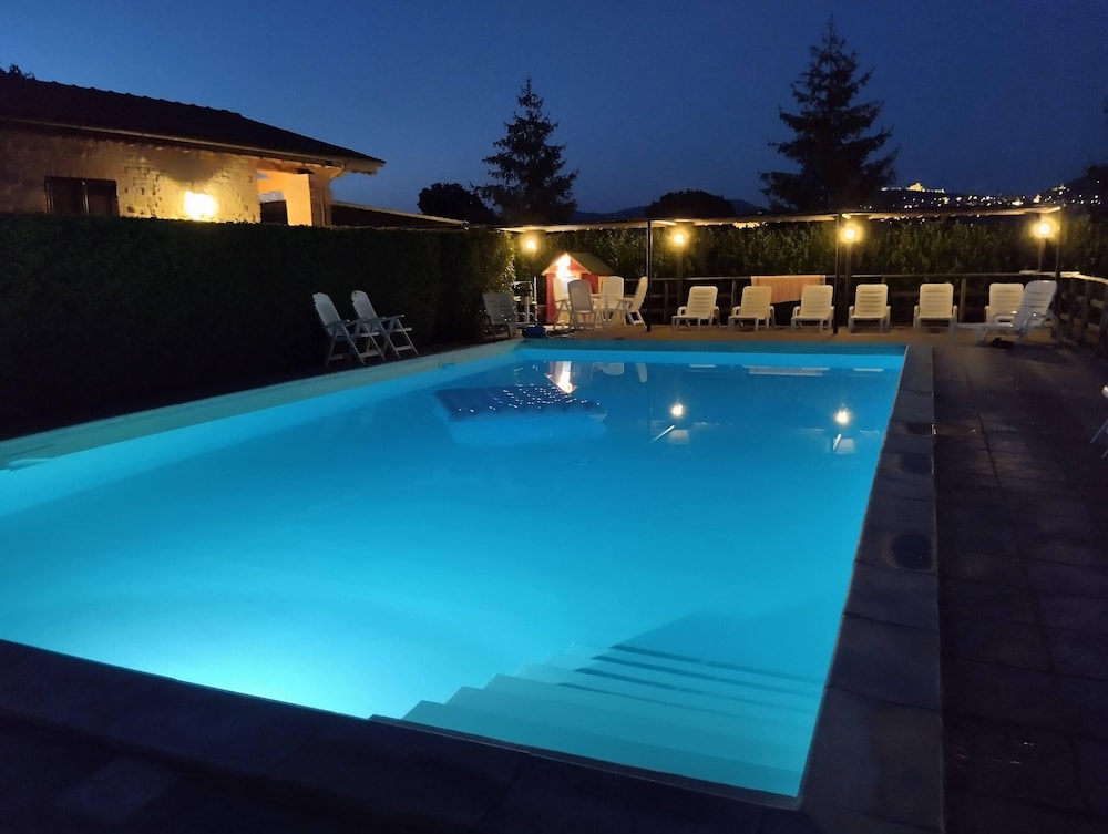Agriturismo La Mora — 4-Star Luxury Hotel in Assisi, Italy