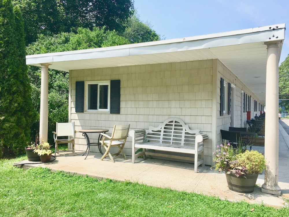 Shorewood Inn - photo 26