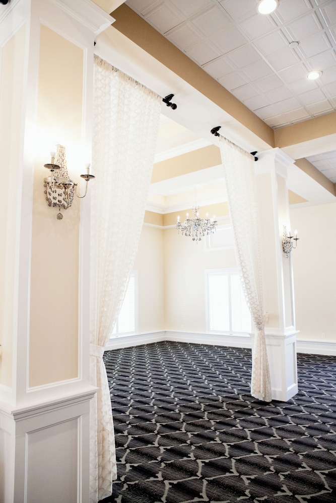 Majestic Inn & Spa - photo 78