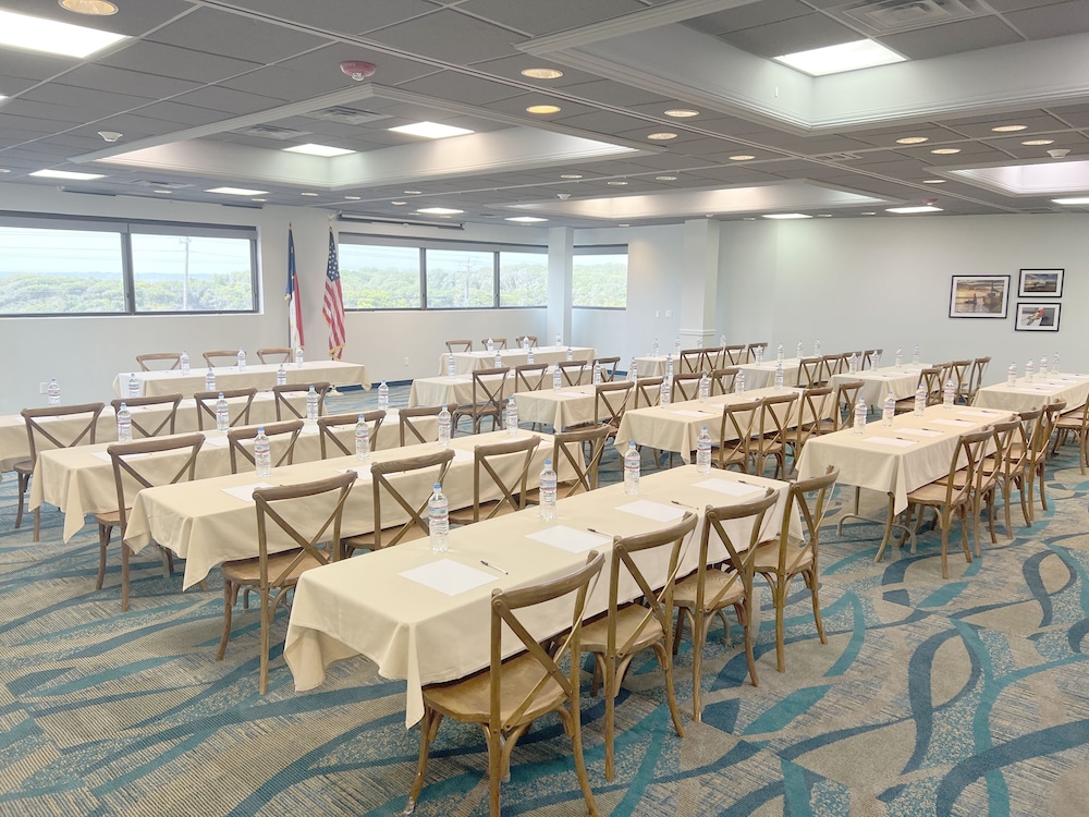 Crystal Coast Oceanfront Hotel - photo 21