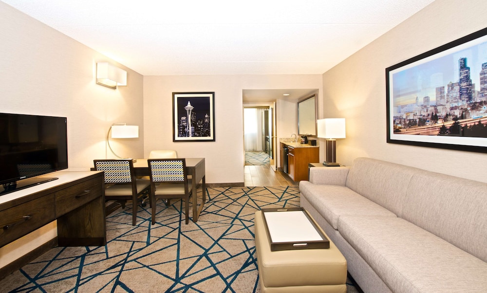 Embassy Suites by Hilton Seattle Bellevue - photo 25