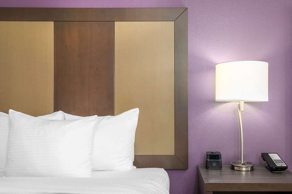 La Quinta Inn & Suites by Wyndham Hopkinsville - photo 22