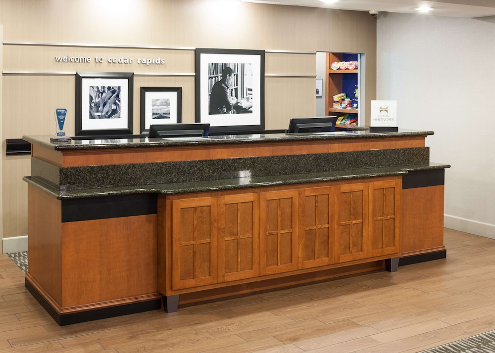 Hampton Inn & Suites Cedar Rapids North - photo 2