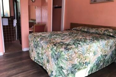 Raymoure Motel - photo 6