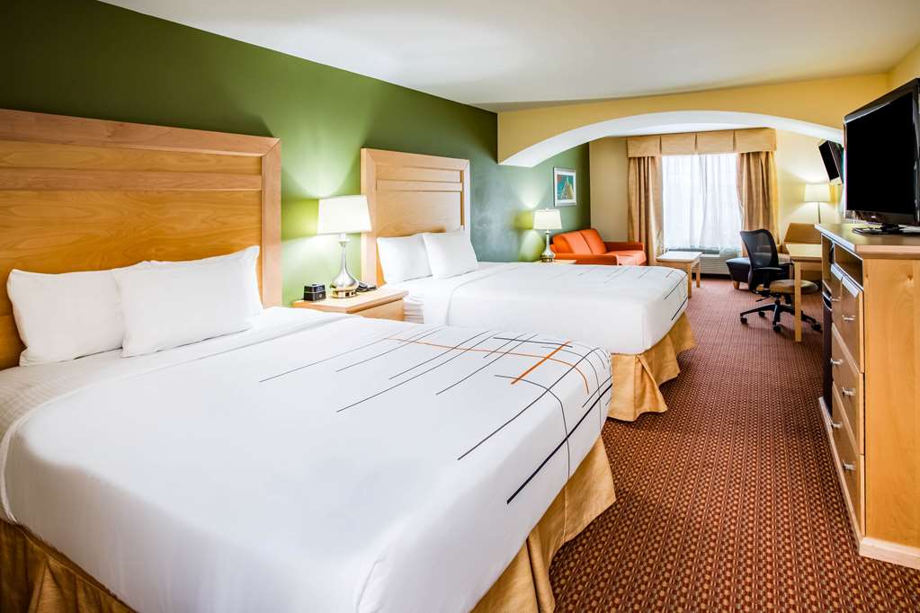 La Quinta Inn & Suites by Wyndham Rochester Mayo Clinic S - photo 30