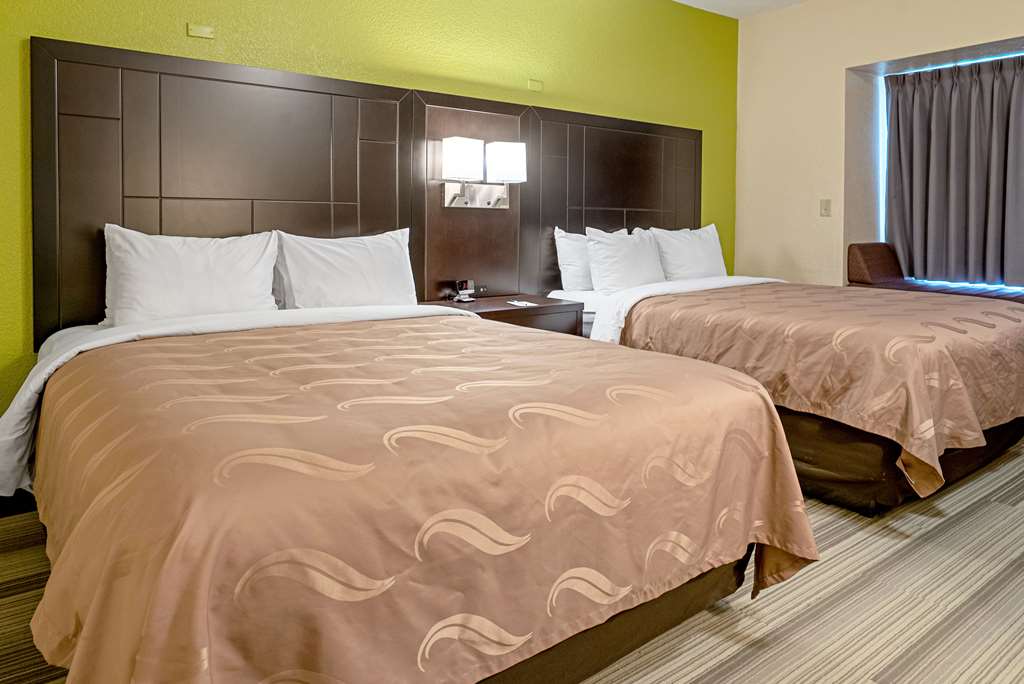 Quality Inn & Suites Robbinsville — hotel in Robbinsville