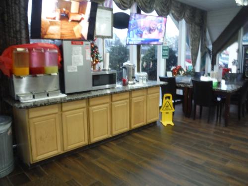 Budgetel Inn & Suites Hotel - photo 21