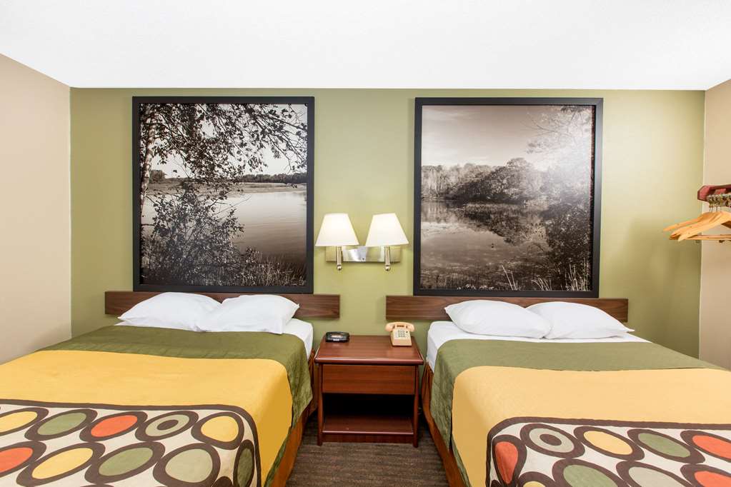 Super 8 by Wyndham Fairmont - photo 7