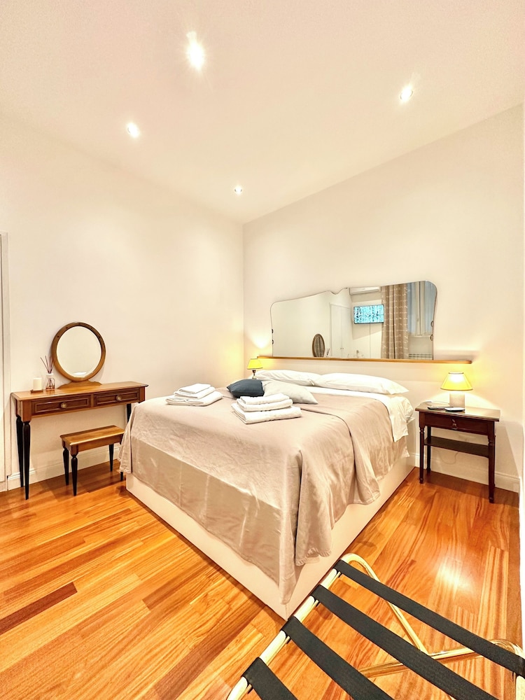 Vacanze Romane Laterano — 4-Star Luxury Hotel in Rome, Italy