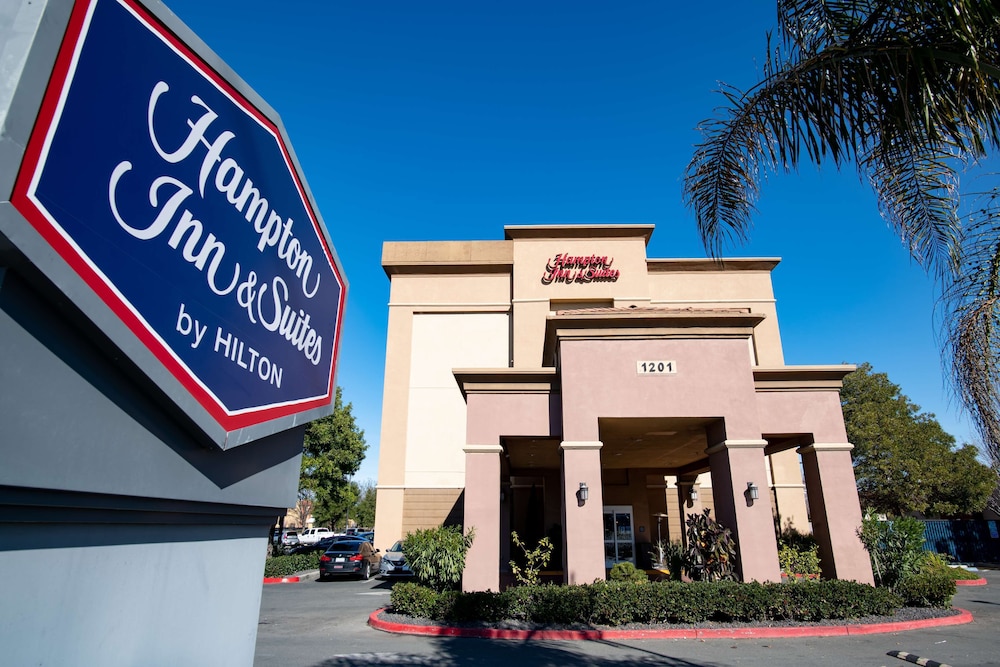 Hampton Inn & Suites Pittsburg CA - photo 111