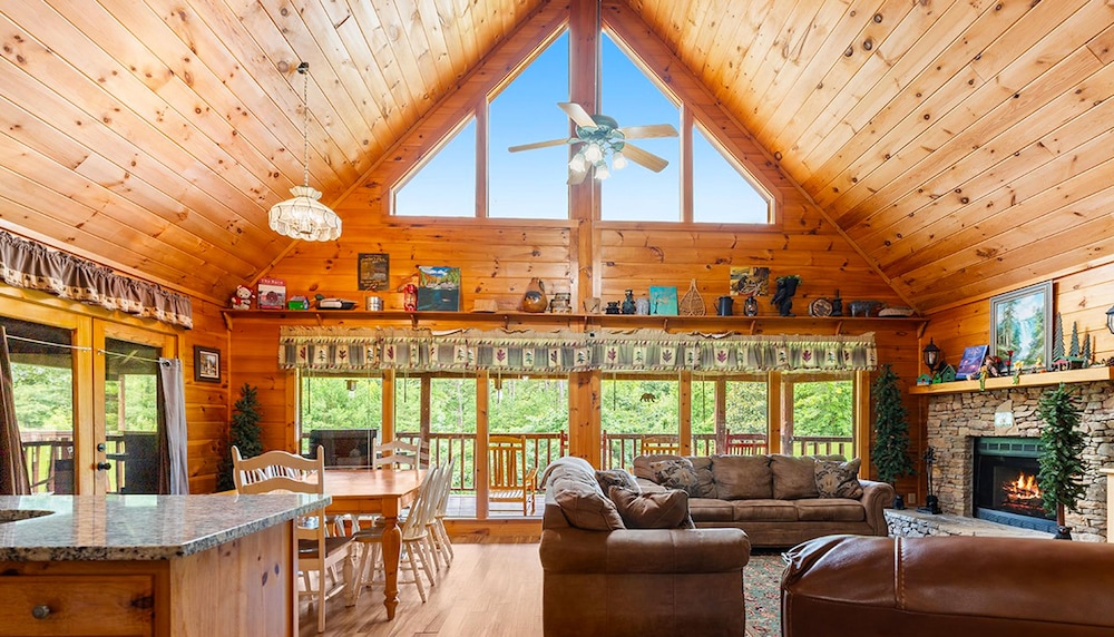 Hibernation Station - last minute hotel in Sevierville