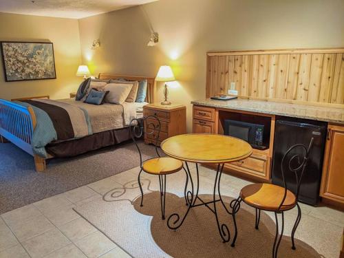 Springbrook Inn Cedar Trail — Houghton Lake