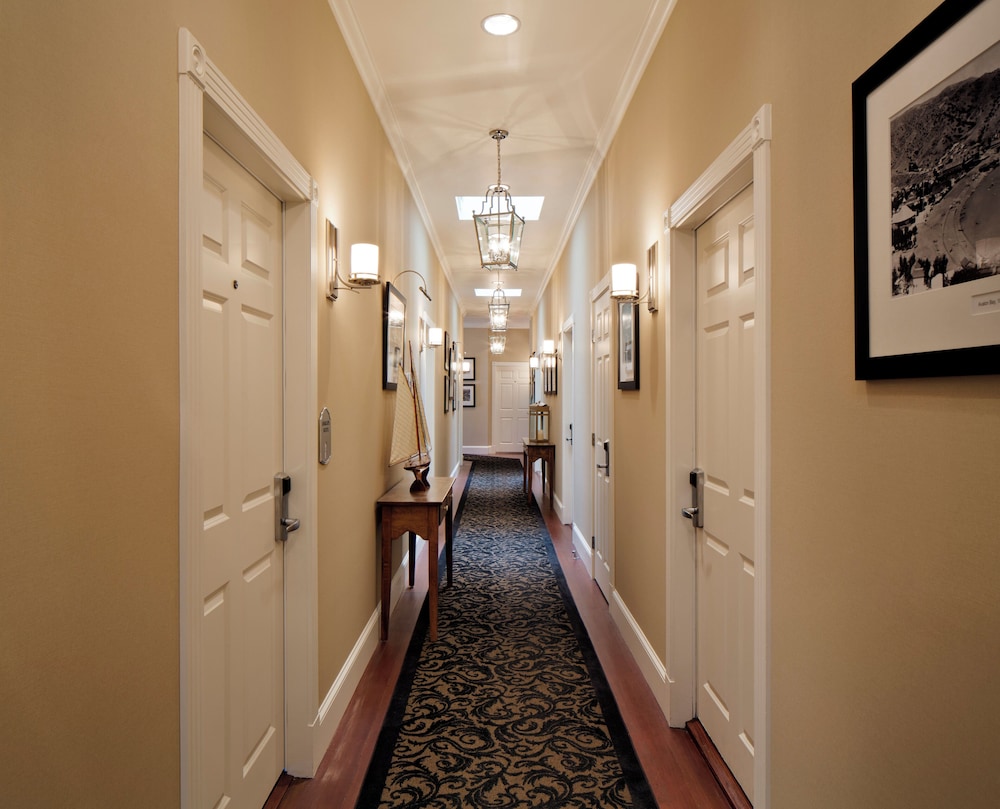 Snug Harbor Inn — Avalon — photo 3