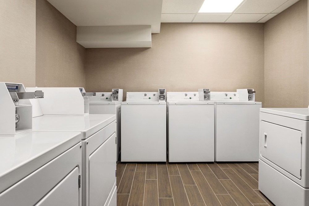 Residence Inn by Marriott New York JFK Airport - photo 32