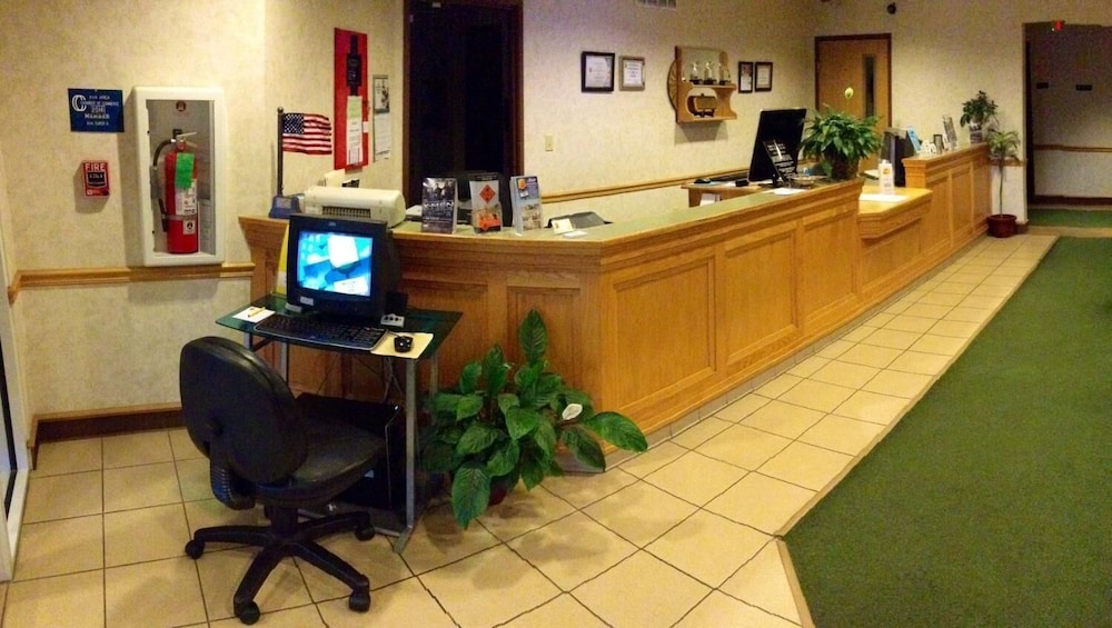 Super 8 by Wyndham Ava - photo 3