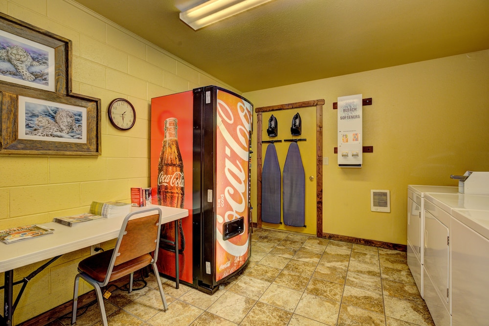 Holiday Motel and RV Park - photo 33