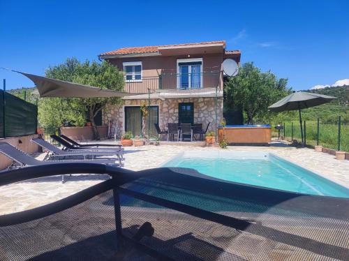 Holiday House Mablo with pool & jacuzzi — 4-Star Luxury Hotel in Sibenik, Croatia