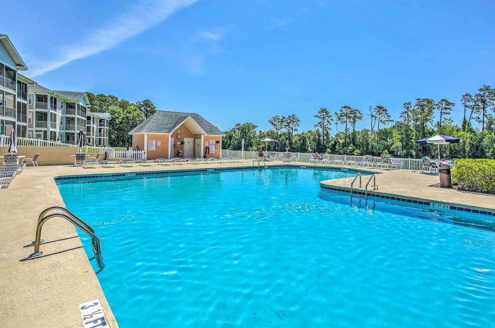 Steps to Pool Golf Family Myrtle Beach Retreat — 4-Star Luxury Hotel in Myrtle Beach, United States
