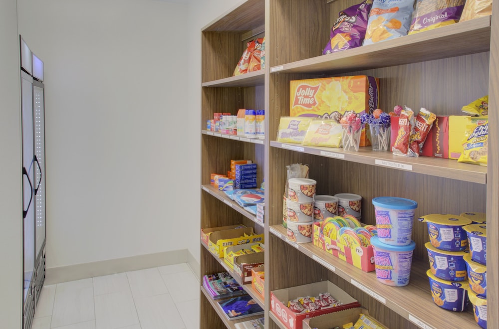 Holiday Inn Express Hotel & Suites Le Mars by IHG - photo 29