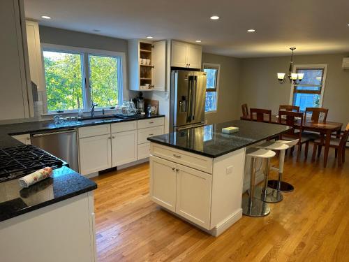 Boston Single Family House 19' Train to Back Bay — 4-Star Luxury Hotel in Boston, United States
