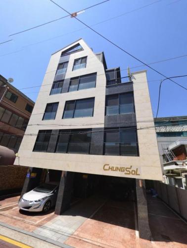 JW’s Bukhansan Healing Stay Ill in Seoul, South Korea