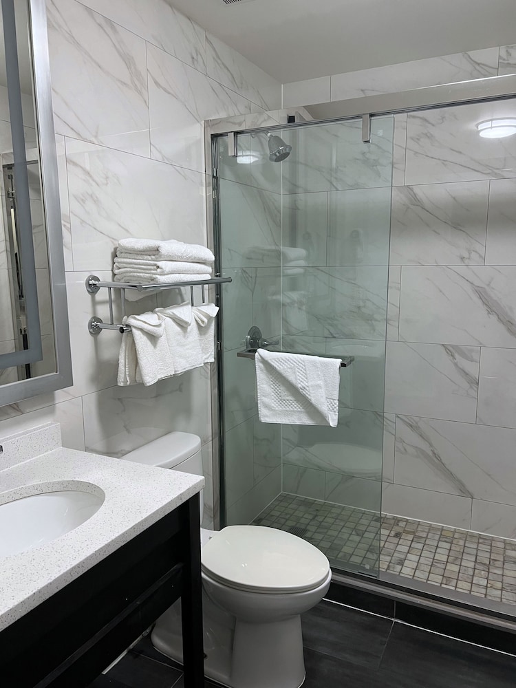 Lotus BLU Inn & Suites - photo 30
