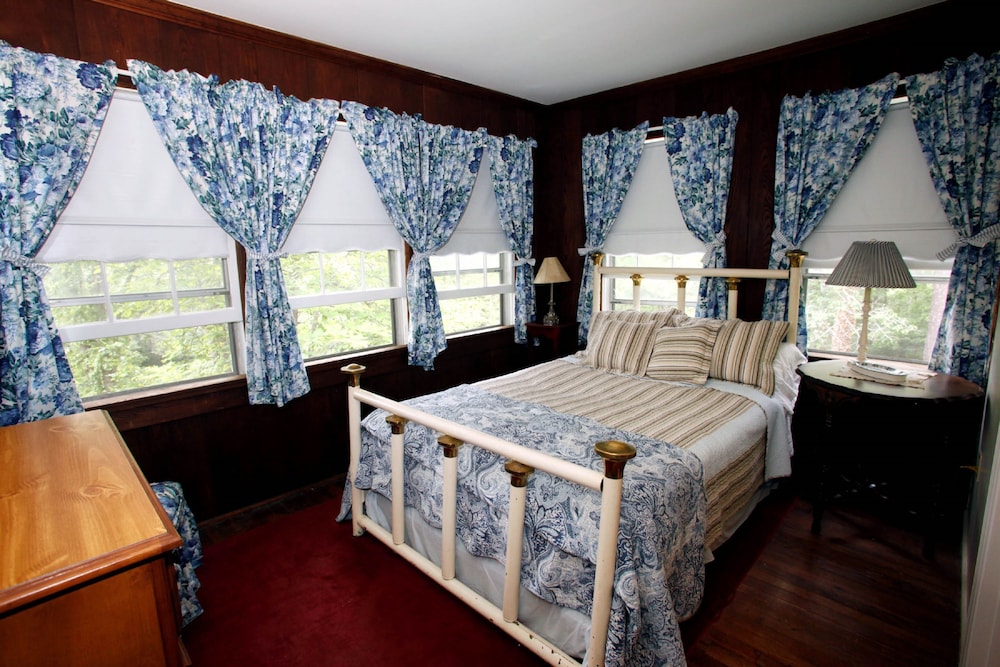 Black Mountain Inn - featured photo