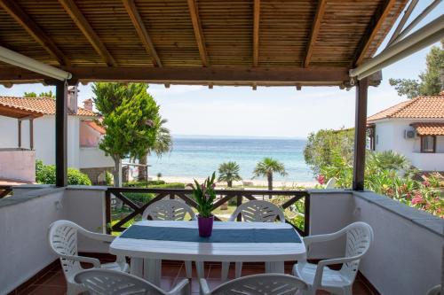 Alexger Beach Front Deluxe house — 4-Star Luxury Hotel in Nikiti, Greece