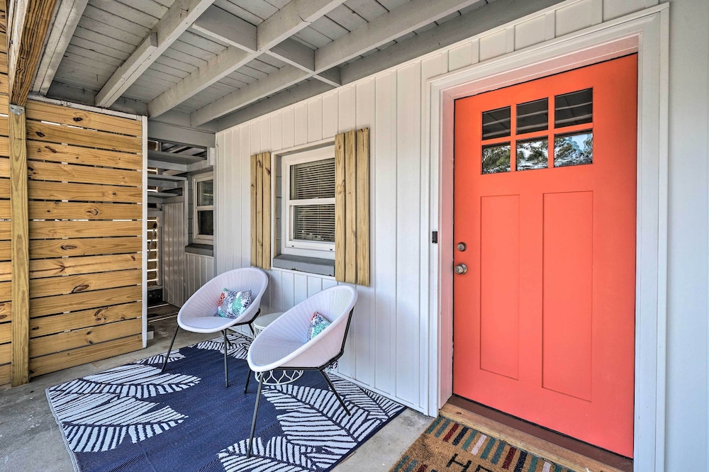 Picturesque Duplex Unit half Mi to the Beach in Oak Island, United States